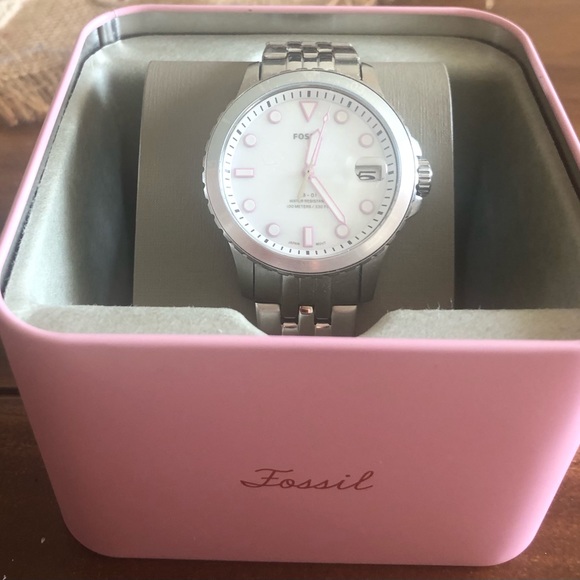 Fossil watch almost new, rare style not in store anymore. Pink n blue face - Picture 2 of 3
